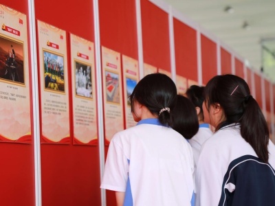 深圳启动《百幅照片庆建党百年》党史进校园活动，让学生感悟信仰的力量