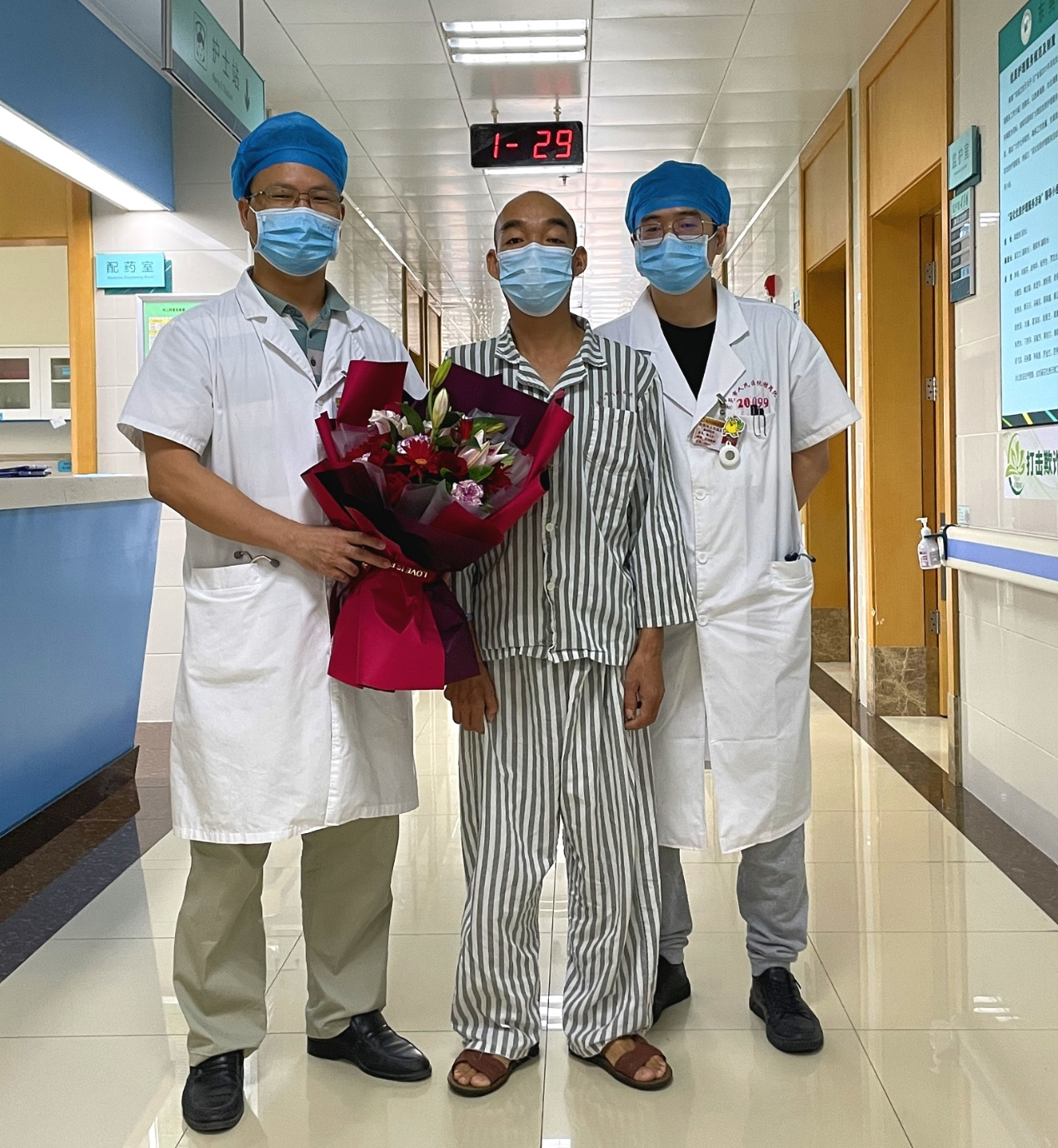 一男子12年咳嗽不止，东莞市谢岗医生成功揪出鱼骨
