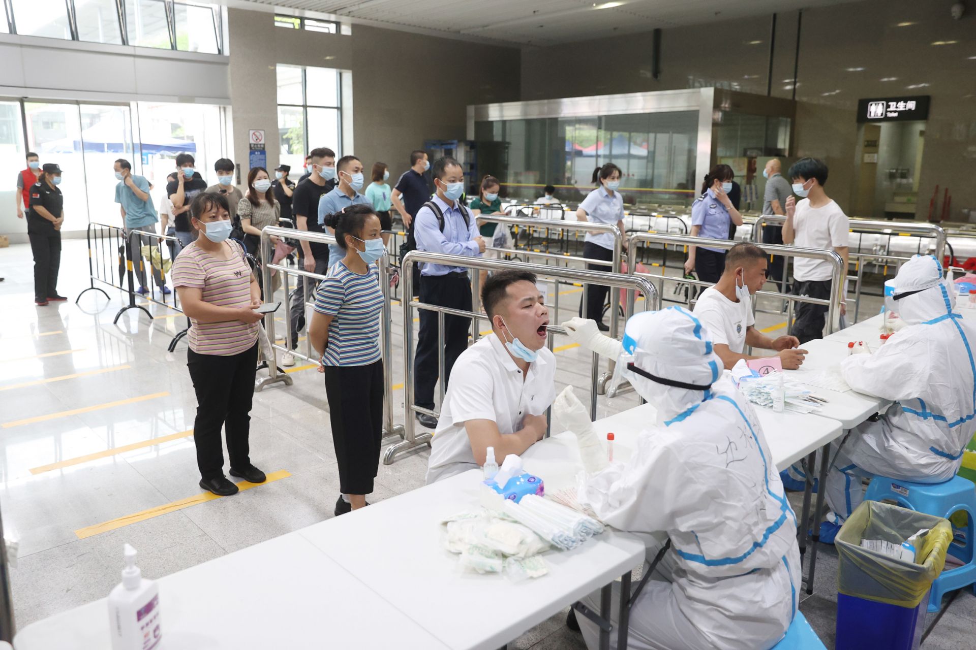 “双战双胜”——超大城市治理能力建设的深圳实践 