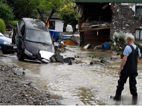 德国洪灾遇难人数上升至135人，多人下落不明