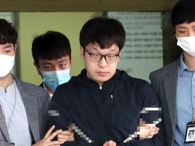 韩N号房共犯被判17年：引诱多人拍视频，喊受害人“奴隶”