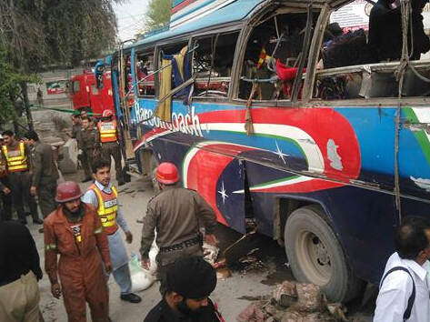 巴基斯坦班车爆炸致中方人员伤亡，外交部：中方将派跨部门联合工作组赴巴