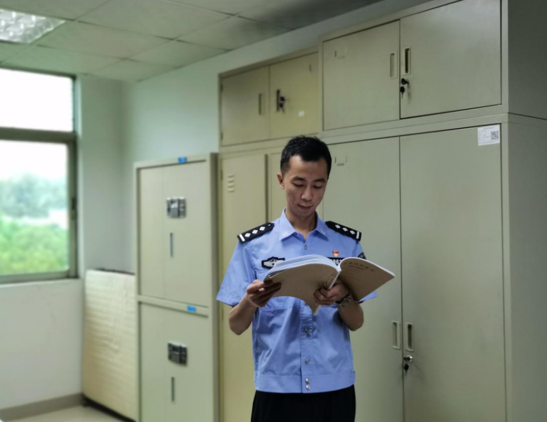 双区卫士丨李博著：千淘万漉虽辛苦，吹尽狂沙始到金