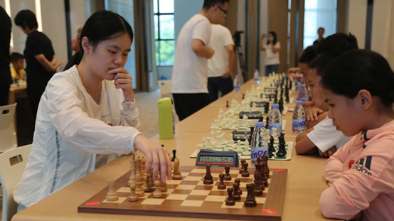 小棋手和国家队队员精彩对弈！2021年全国国际象棋之乡网络联赛举行