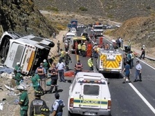 巴基斯坦发生客车与拖车相撞事故，已致27死40伤