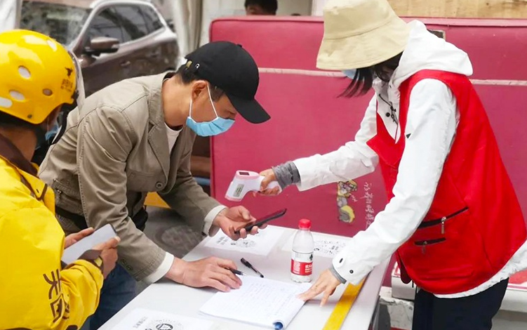 南京：快递、外卖人员一律不得进入小区，由业主到指定地点自行领取