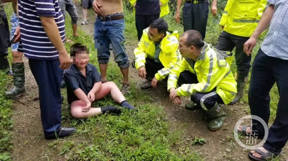 200余人冒雨搜山，失踪两天的男孩找到了！