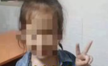 安徽6岁女童上培训班失联后溺亡，家属：受困公厕翻窗时坠塘