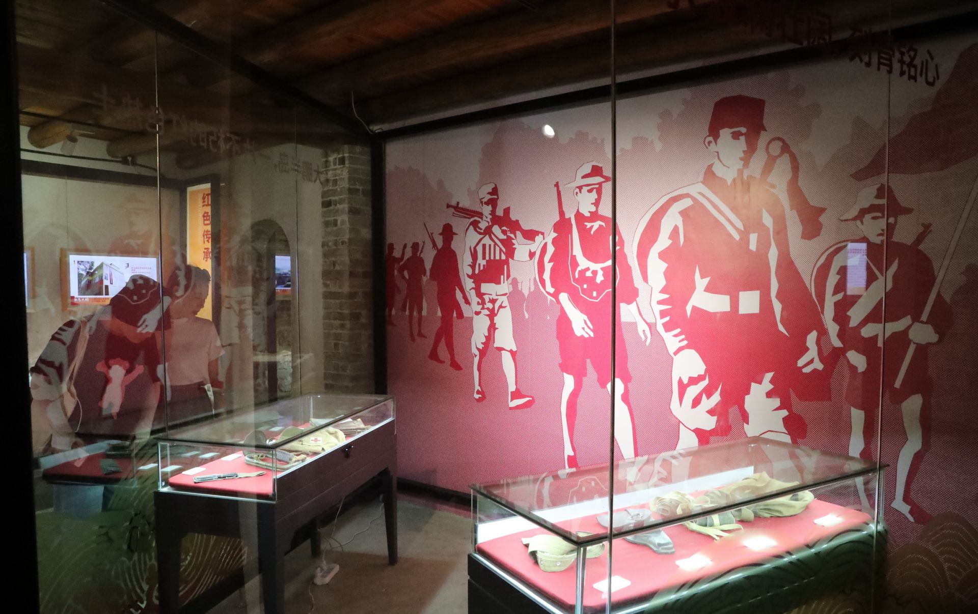 “红色大鹏东纵红色文化影像史料文物展”举办 将持续至10月7日