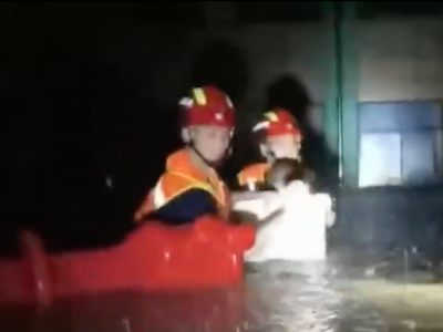 郑州一幼儿园150名师生被困 消防连夜成功营救