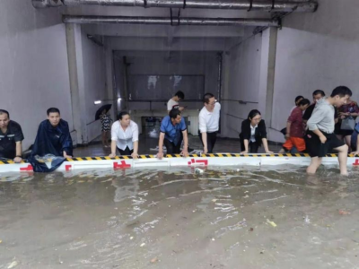 深圳物业企业坚守郑州抗洪救灾一线：有你们在，河南一定中！