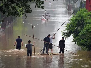 河南新乡：暴雨致128万余人受灾，大量房屋被淹几乎没顶