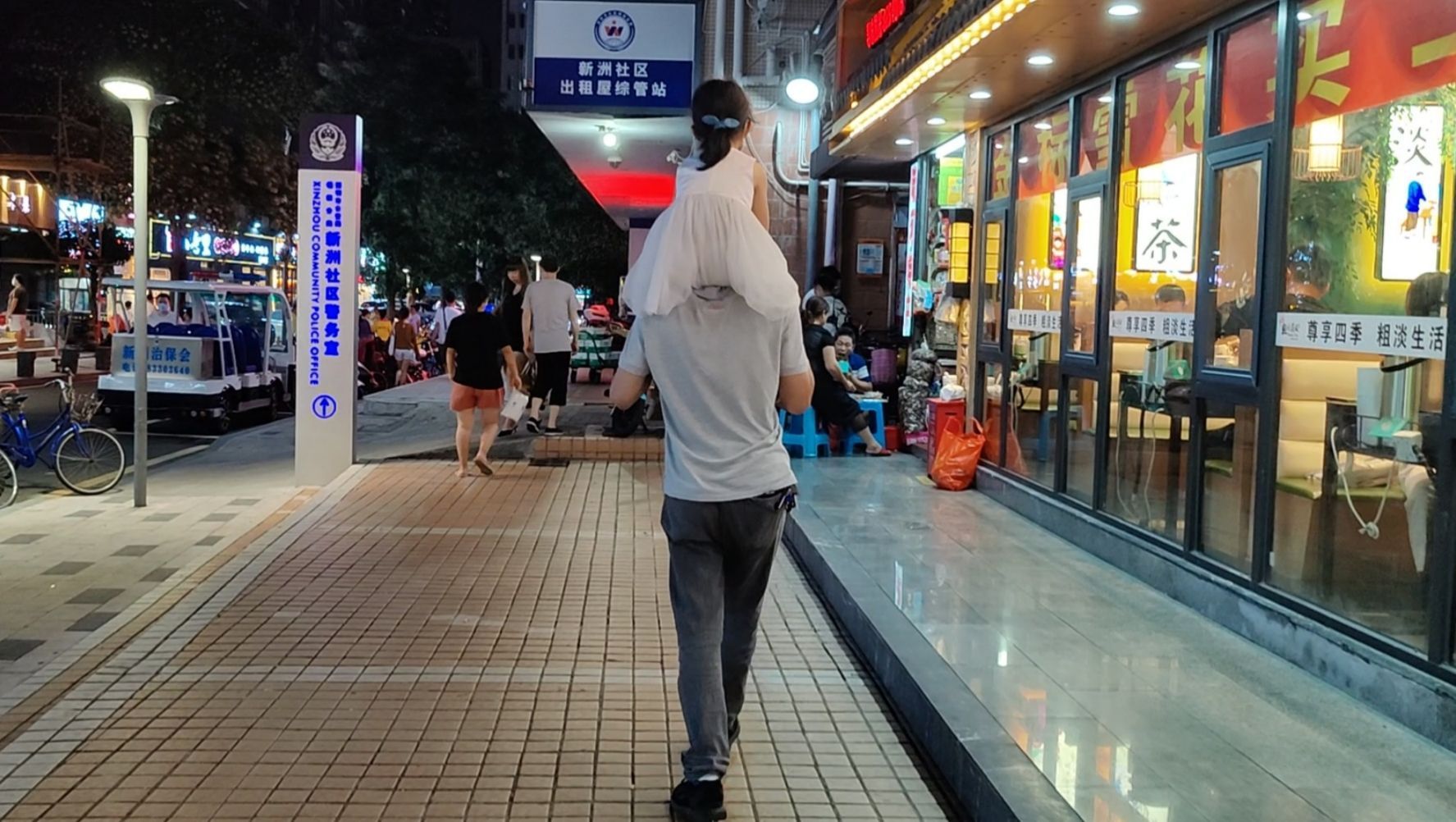 读特第一线 | “谢谢你坐我爸爸的车” 深圳4岁女孩陪父亲每天跑网约车