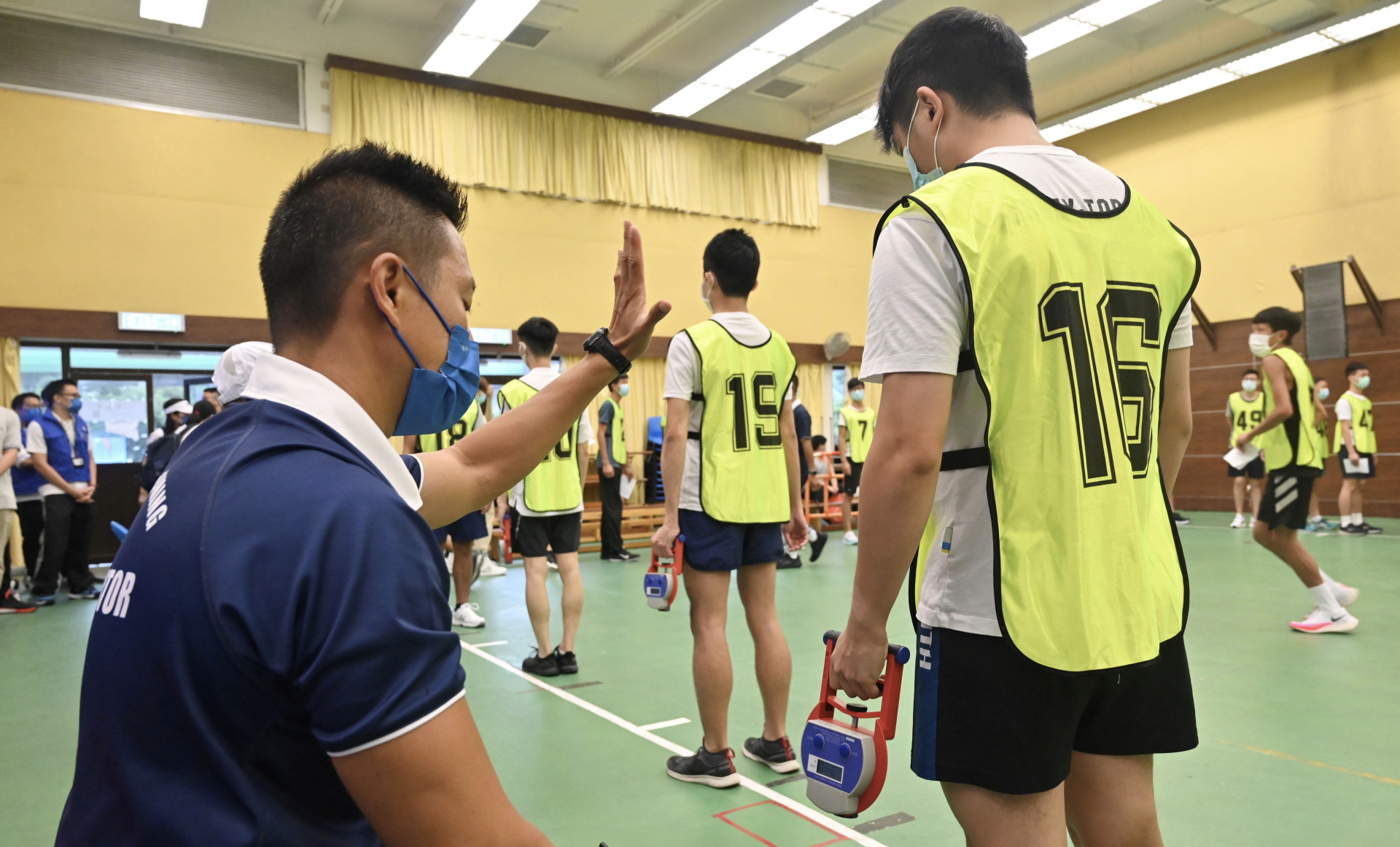 香港警队举办招募体验，逾400青年当场报考