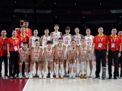中国女篮姑娘赛后哽咽：我们还年轻，下一届再来