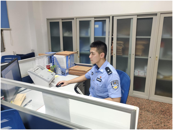 双区卫士丨莫鸿华：雨夜出击速擒盗贼 侦破四店铺失窃案