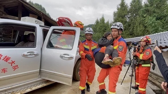 16名驴友被困原始山林，贵州出动300余人紧急救援