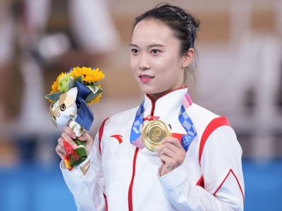 朱雪莹回应奥运金牌掉皮：它真的抠不出来巧克力
