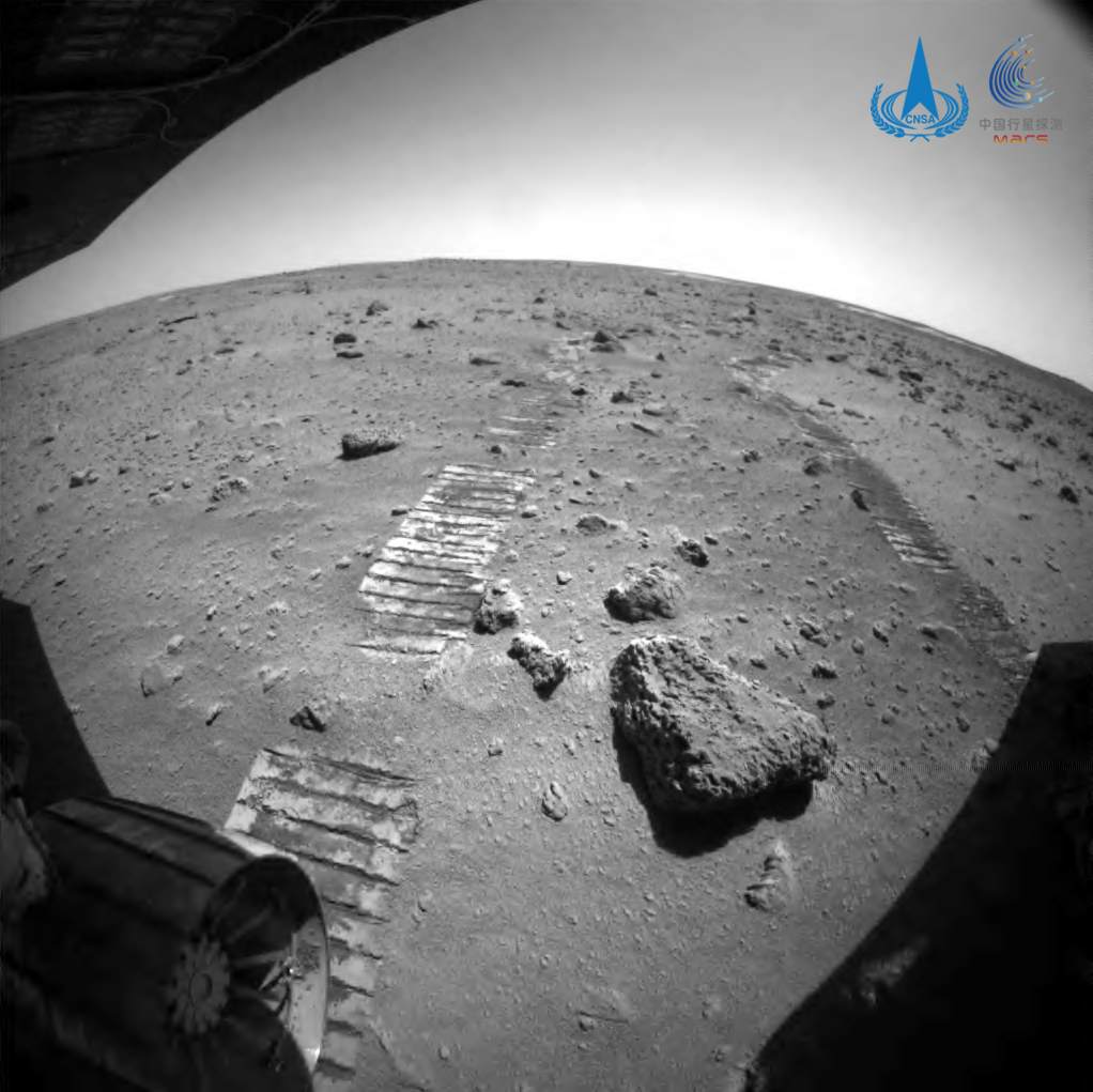“祝融号”行驶里程突破800米，正穿越复杂地带