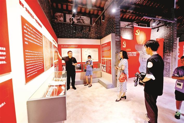 “寻找光明记忆”寻访团走进楼村社区：了解古村历史，传承革命精神 