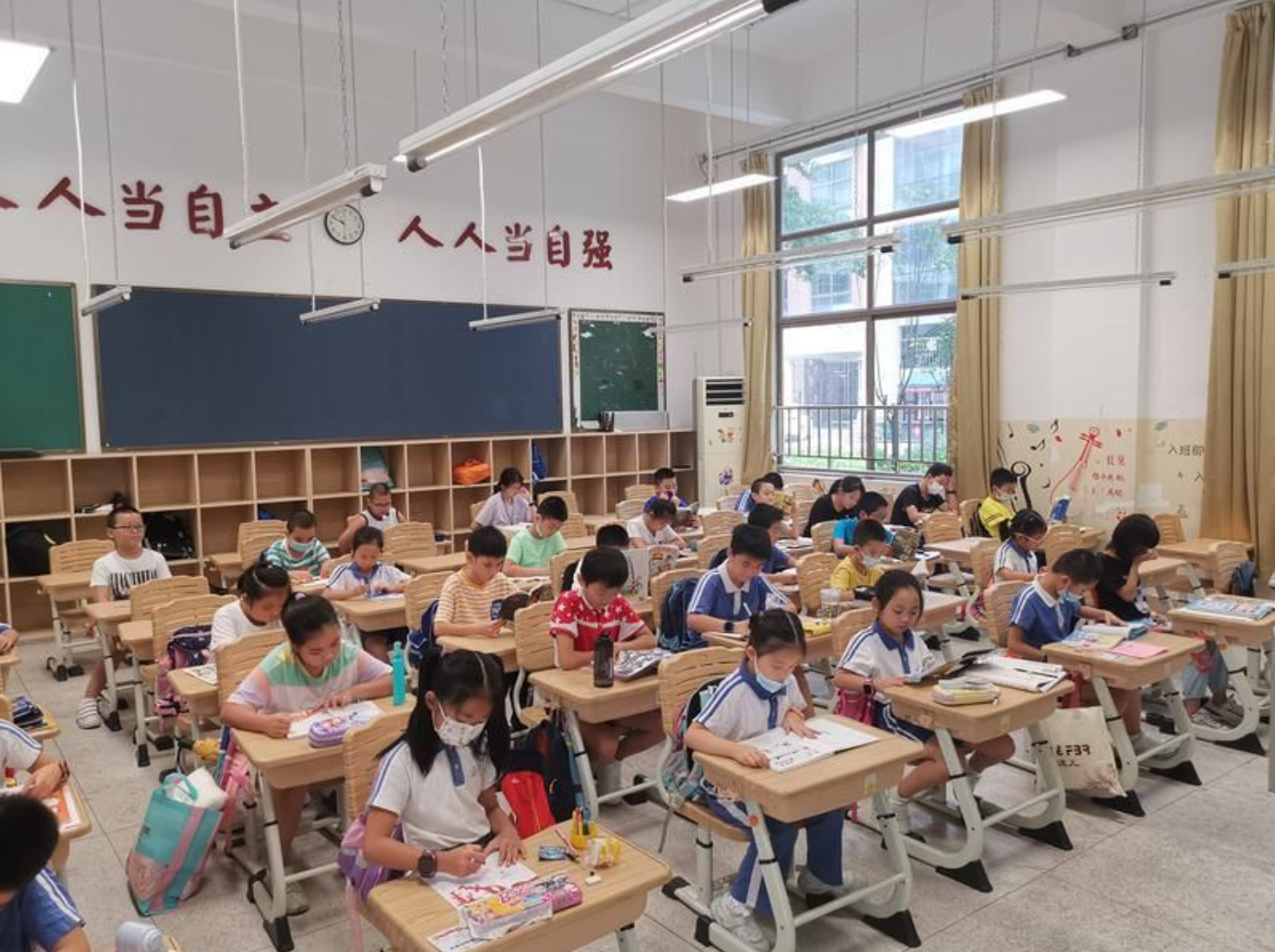 玉龙学校第二期暑期托管服务开班！学生感慨“找到了家的温暖和温馨”