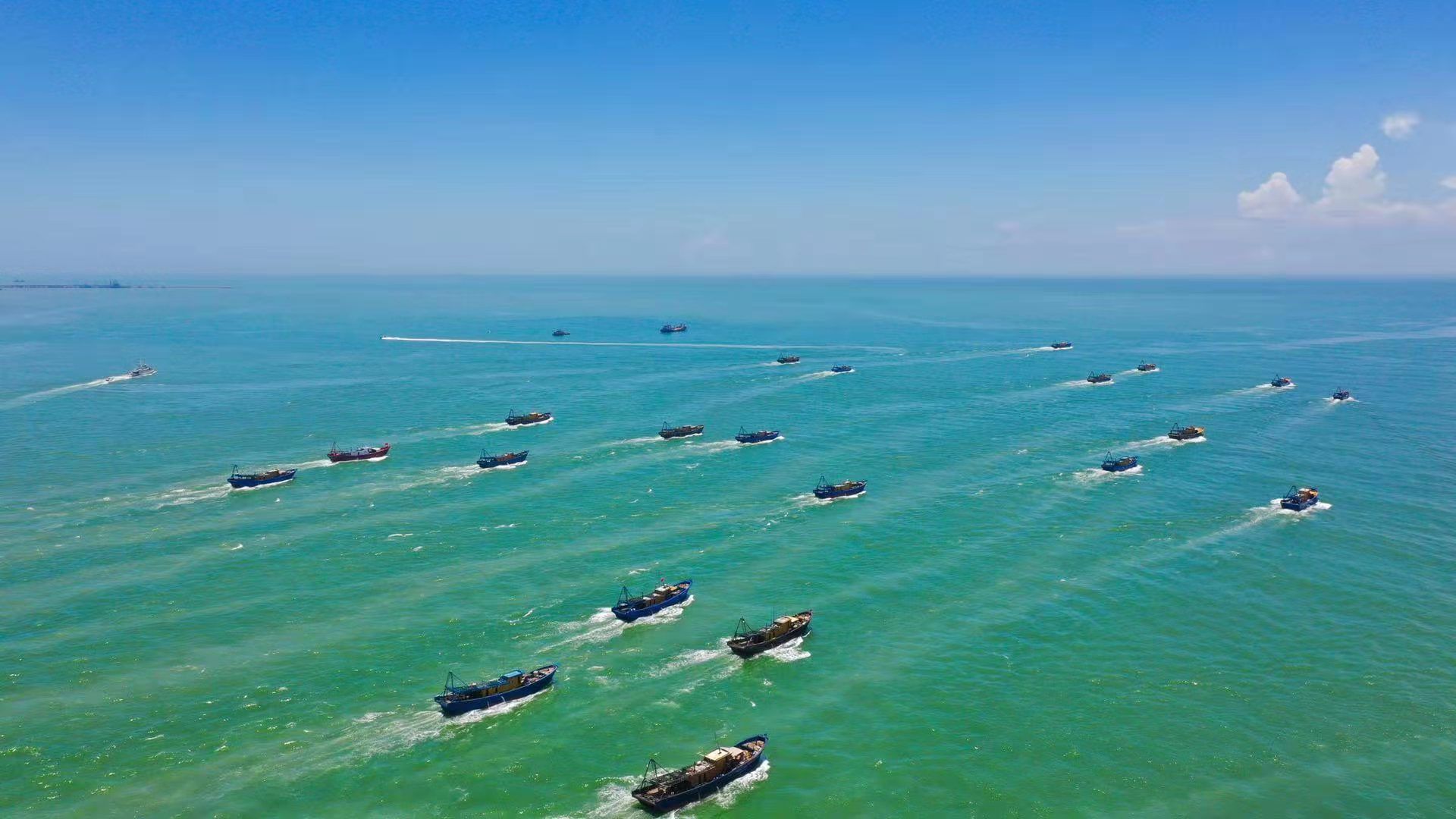 喜迎开渔！粤东沿海数千艘渔船扬帆出海