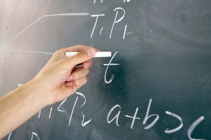 山西3名教师因在校外组织学生有偿补课等被解聘