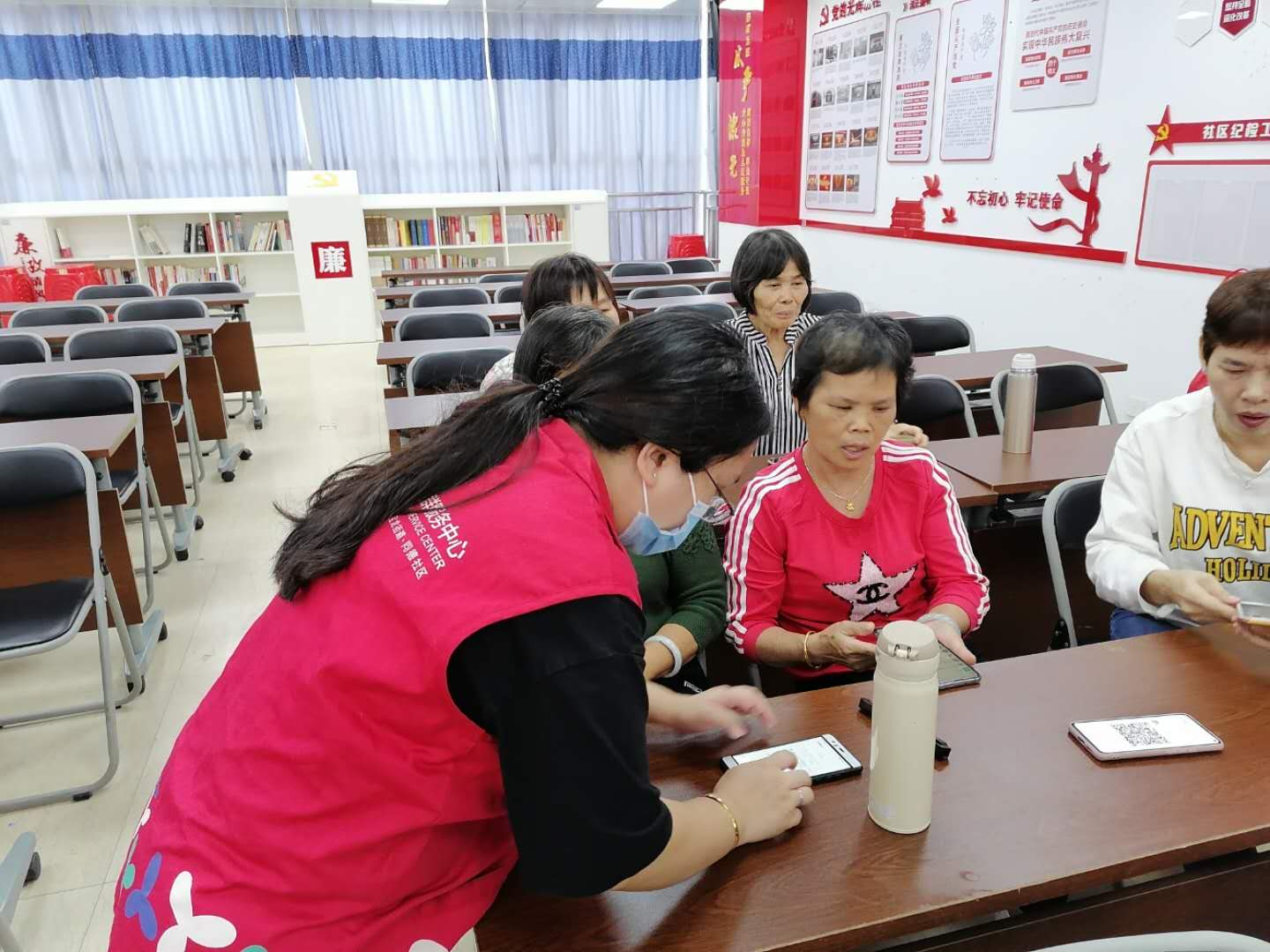 发红包、上网课、线上购物……深圳老年人乐享智能生活