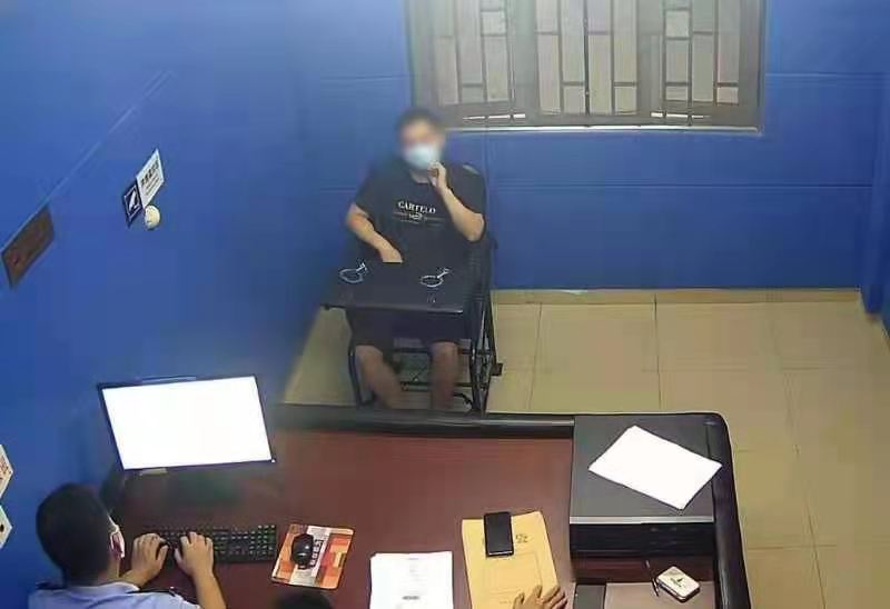 佯装打球实为行窃，小心球场上伺机而动的“看球人”