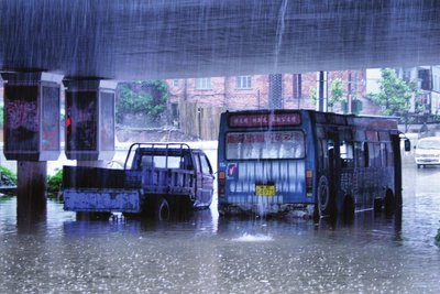 陕西蓝田暴雨致多人失联，一名抢修员被找到已遇难