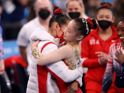 美奥运冠军为中国选手表现欢呼 晒合影称“为你骄傲”