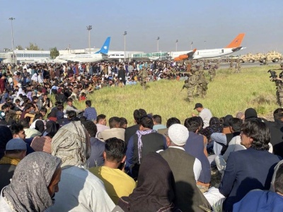 阿富汗喀布尔机场混乱持续，已有至少20人死亡