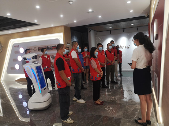 红星社区党员在廉明馆参观学习