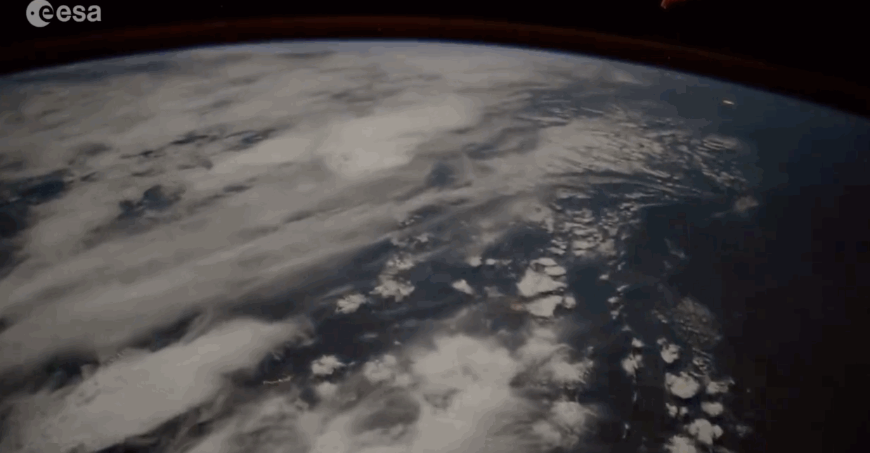 宇航员在空间站上看流星雨，原来这么刺激