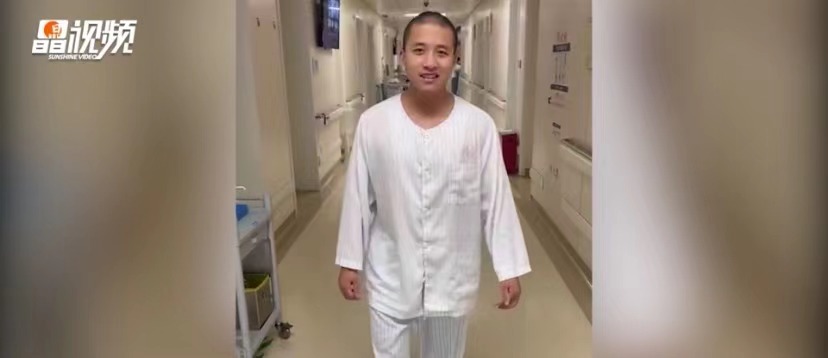 “大桶砸身、腱子肉救命”小伙出院了！医生的这番话，让人更有了锻炼的动力