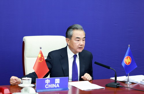 美日等在东亚峰会外长会抹黑中国，王毅严厉驳斥