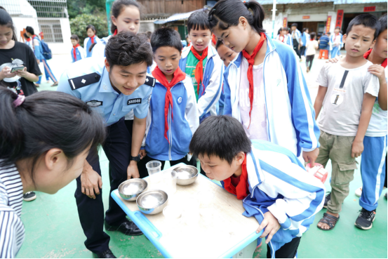 罗湖边检民警第三次踏上支教旅程，推进乡村振兴抓好教育帮扶