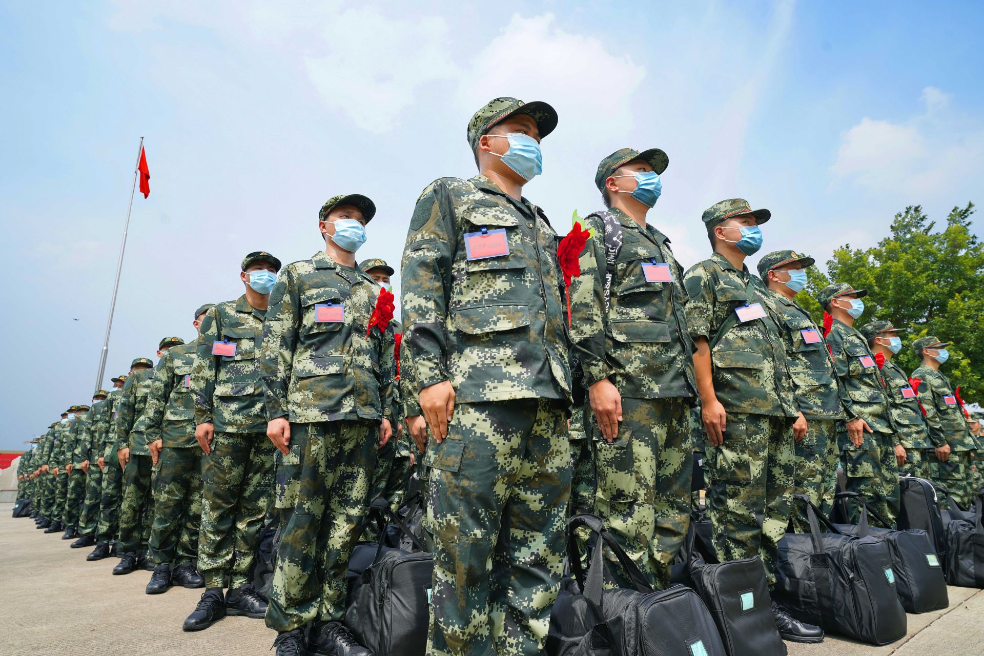 广东首批新兵抵达军营！