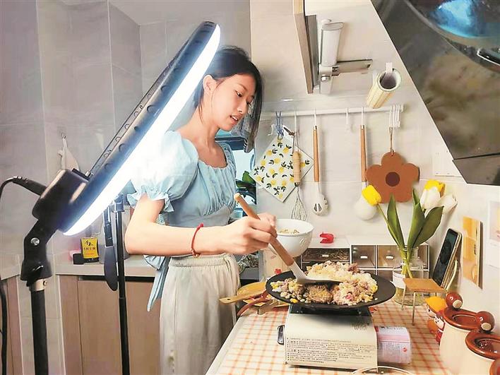 “房子是租的，但生活是自己的” 深圳独居Vlog掀起圈粉热潮