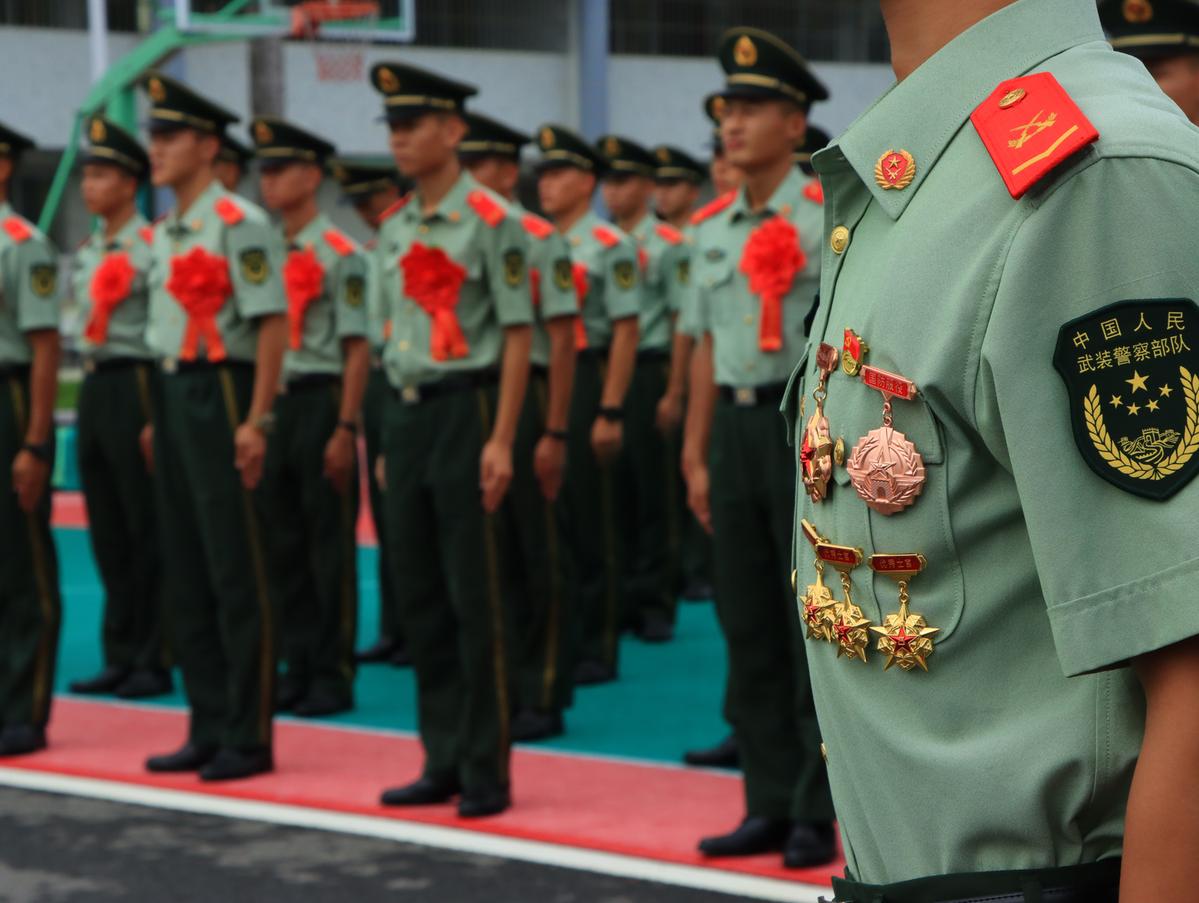 这一刻，钢铁男儿留下热泪……武警珠海支队百余名士兵退役