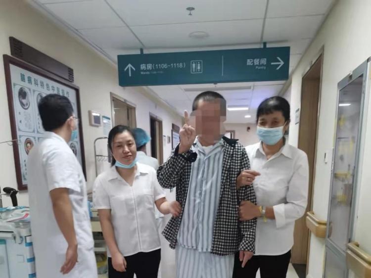 年轻小伙抽搐不止，广中医深圳医院成功帮其挽回生命