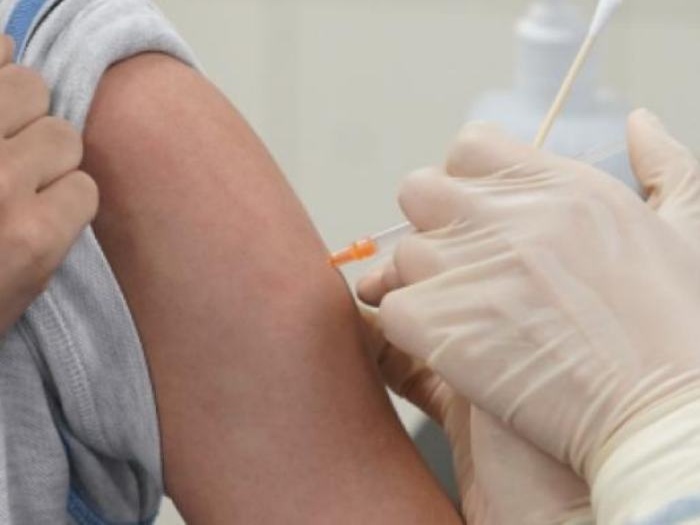 上海复星医药供应台湾地区首批复必泰疫苗启运