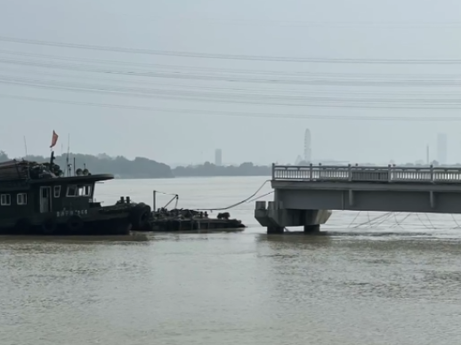 扬州一座大桥被撞断约百米长，未造成人员伤亡