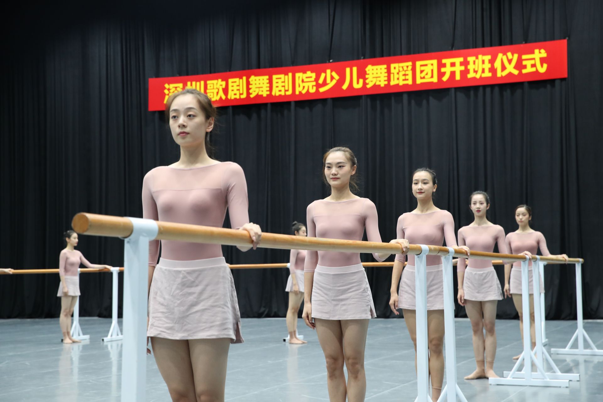 倡导“课堂+舞台+美育”模式，深圳歌剧舞剧院少儿舞蹈团开班