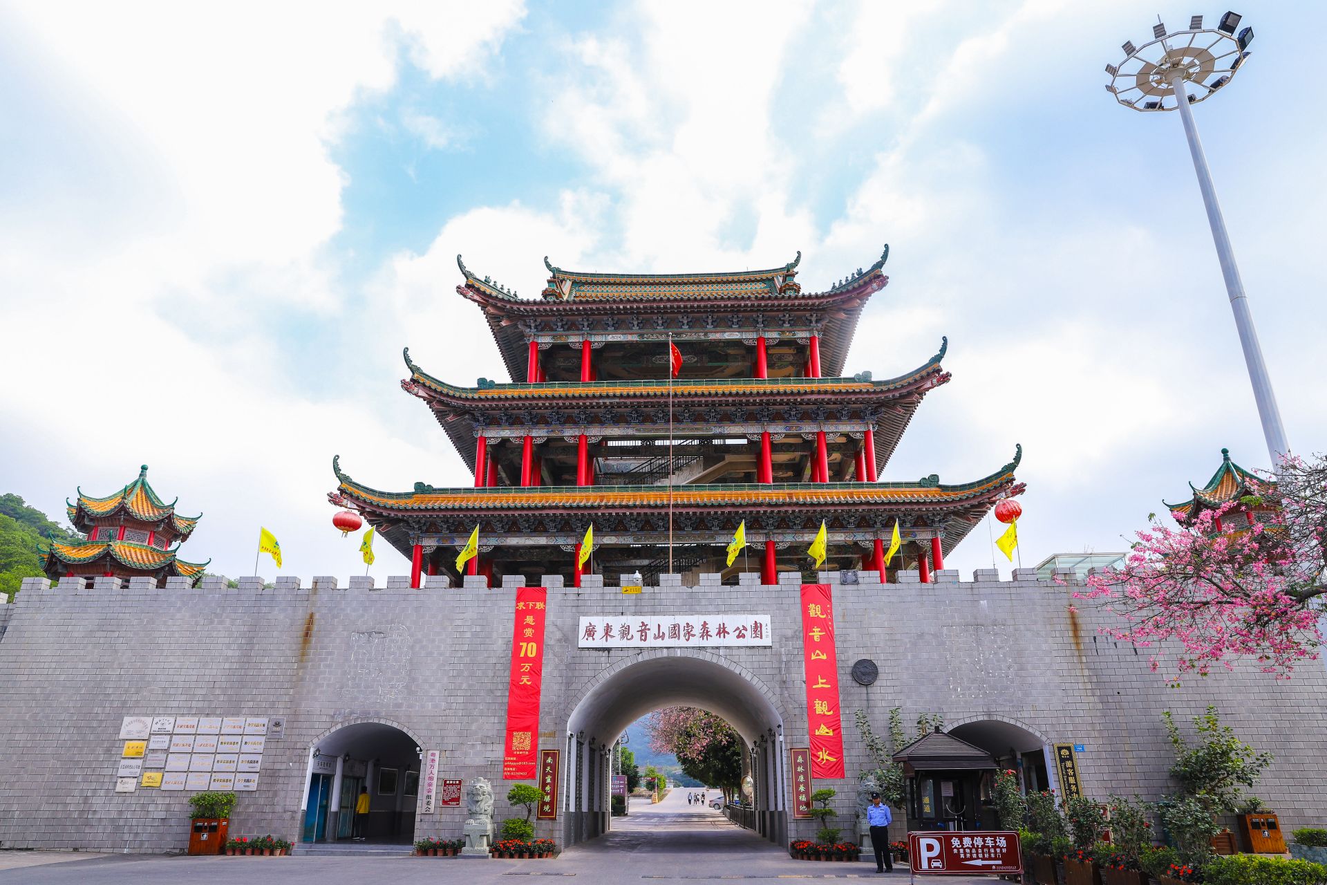 北京男子将东莞观音山告上法庭！原因是悬赏70万元征联没选出最佳下联