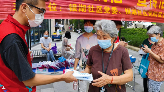 罗湖区银湖社区针对薄弱环节开展“全民防新冠”宣传