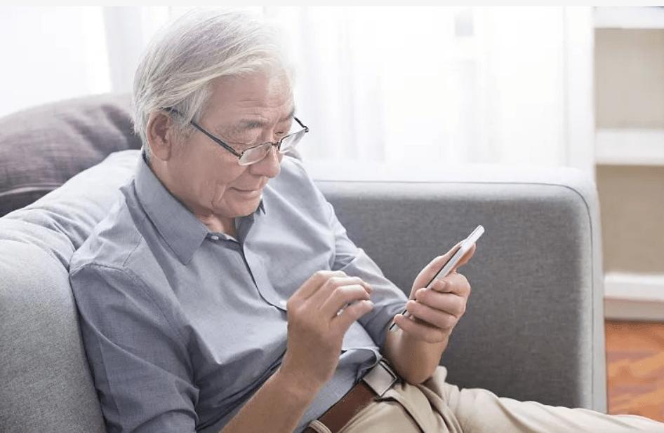 刷视频、领金币……“银发族”网瘾为何越来越重？