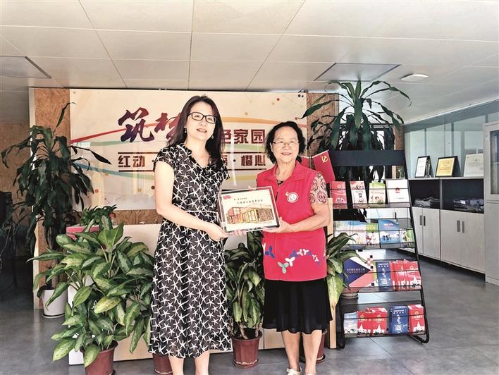 玉塘街道筑梦·红色家园党支部书记戴洁联： “甜心奶奶”为来深建设者支起温暖的家