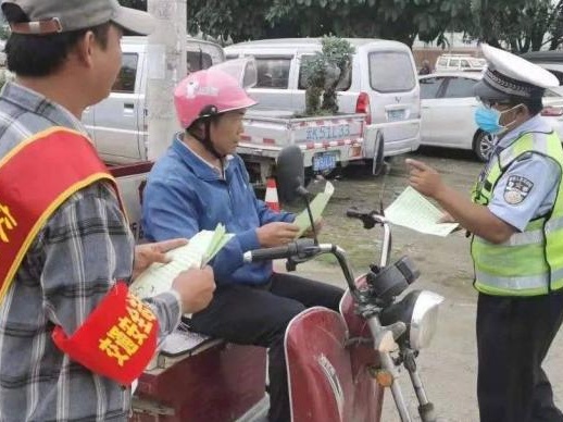 公安部交管局：严禁接送就地打工农村群众的车辆违法载人