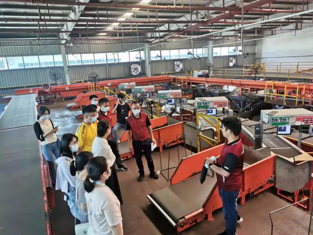 分拣链上的“微党课” 为快递业发展注入红色力量
